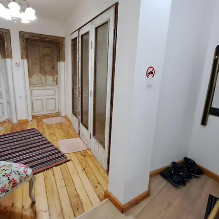 Modern & Old Apartmán *