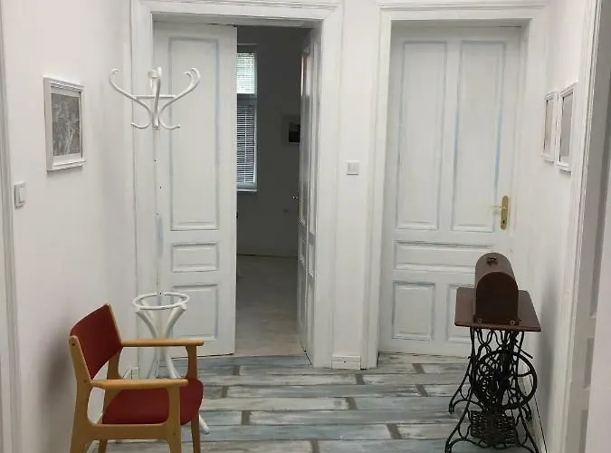 Modern & Old Apartment *